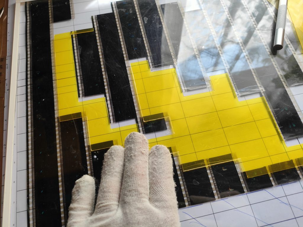 Mise en place du film jaune pour #SYMBOL IN YELLOW